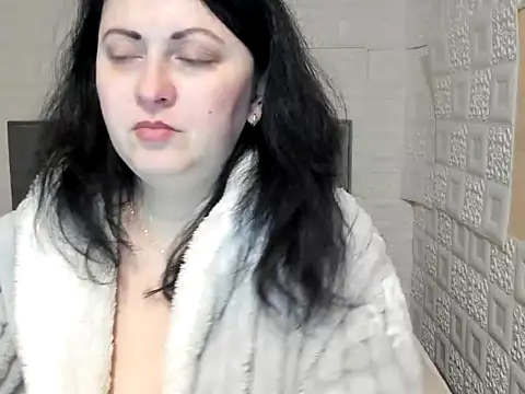 Snapshot of Lillian2 chatting on February 2025 07:04:02 AM Lillian2 online show from February 2025 07:04:02 AM