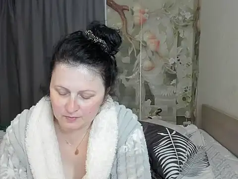 Snapshot of Lillian2 chatting on May 2026 08:07:01 PM Lillian2 online show from May 2026 08:07:01 PM