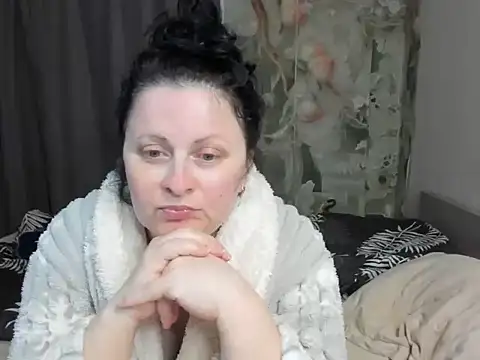 Snapshot of Lillian2 chatting on May 2026 11:53:01 AM Lillian2 online show from May 2026 11:53:01 AM