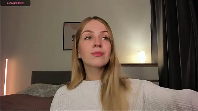 Snapshot of Alice_Dias chatting on November 2025 12:43:02 PM Alice Dias online show from November 2025 12:43:02 PM