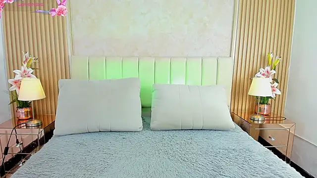 LUNATAYLORS online show from March 2026 11:07:01 AM