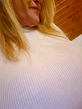 Isabellaa04 online show from March 2025 07:17:01 PM