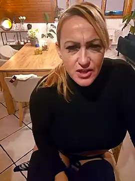 Isabellaa04 online show from November 2025 06:08:02 PM