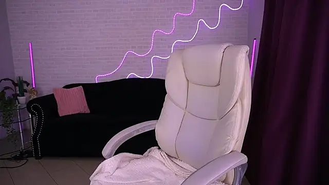 Daenerys Daenn online show from December 2025 07:32:01 AM