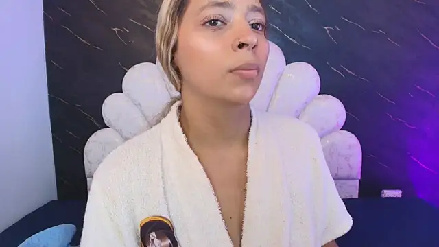 Snapshot of _MiaBrown_ chatting on July 2026 12:06:02 PM MiaBrown online show from July 2026 12:06:02 PM