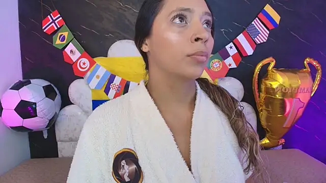 Snapshot of _MiaBrown_ chatting on June 2026 12:11:02 PM MiaBrown online show from June 2026 12:11:02 PM