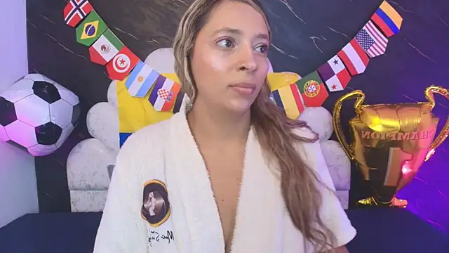 Snapshot of _MiaBrown_ chatting on July 2026 12:11:01 PM MiaBrown online show from July 2026 12:11:01 PM