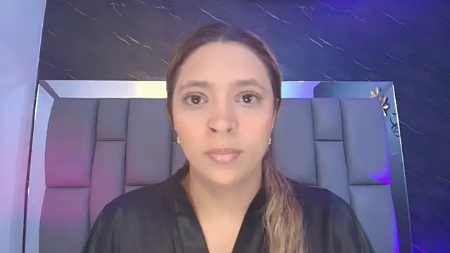 Snapshot of _MiaBrown_ chatting on October 2025 12:06:01 PM MiaBrown online show from October 2025 12:06:01 PM