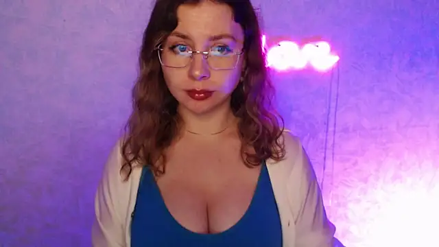 Snapshot of Leah_Reed chatting on September 2025 04:07:01 PM Leah Reed online show from September 2025 04:07:01 PM
