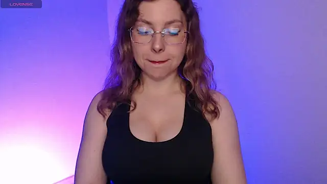 Snapshot of Leah_Reed chatting on September 2025 02:12:02 PM Leah Reed online show from September 2025 02:12:02 PM