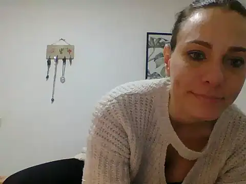 Emyly83 online show from December 2024 05:29:01 PM