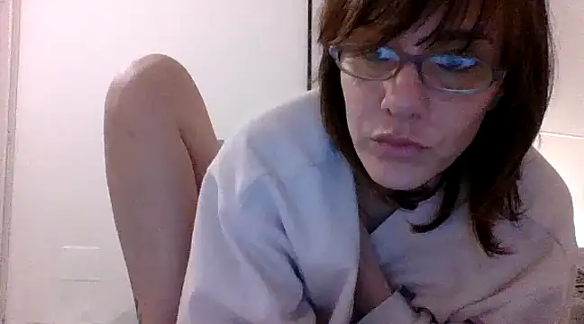 Emyly83 online show from January 2025 06:32:02 PM