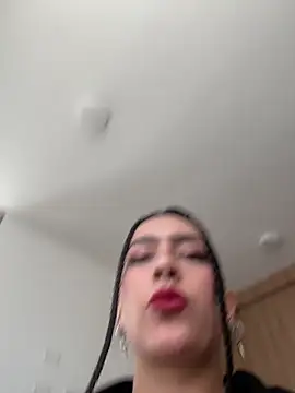 Snapshot of Nicollemays chatting on May 2026 01:14:02 PM Nicollemays online show from May 2026 01:14:02 PM