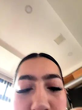 Nicollemays online show from November 2025 04:10:01 PM