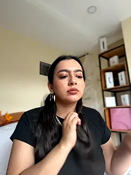 Nicollemays online show from November 2025 03:17:01 PM