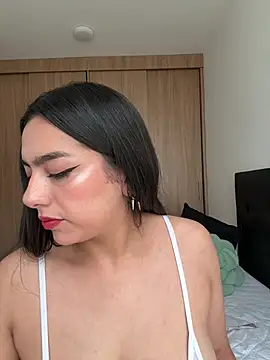 Nicollemays online show from April 2026 06:03:01 PM