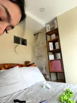 Nicollemays online show from November 2025 03:15:01 PM