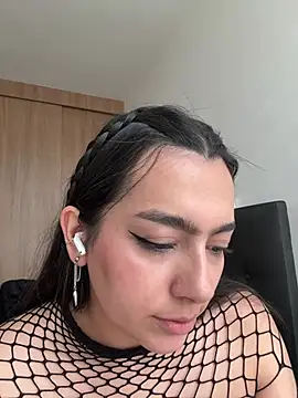 Nicollemays online show from April 2026 06:14:02 PM