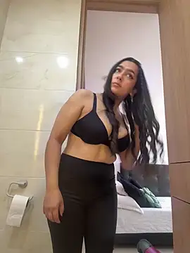 Nicollemays online show from April 2026 01:04:02 PM