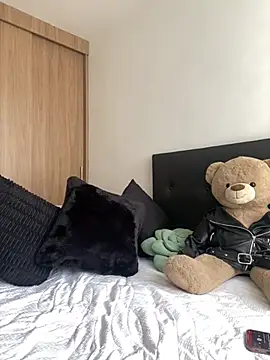 Nicollemays online show from January 2026 06:15:02 PM