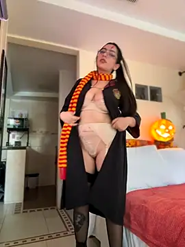Nicollemays online show from October 2025 05:21:02 PM