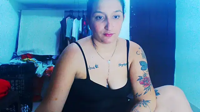 Snapshot of liz_dirty chatting on February 2025 10:31:02 PM liz dirty online show from February 2025 10:31:02 PM