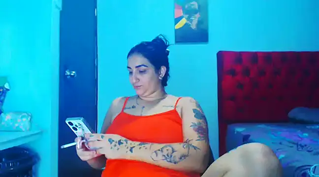 Snapshot of liz_dirty chatting on December 2024 11:07:01 PM liz dirty online show from December 2024 11:07:01 PM