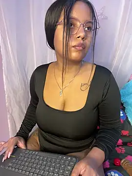 Snapshot of Aleja_DANS chatting on May 2026 12:32:02 AM Aleja DANS online show from May 2026 12:32:02 AM