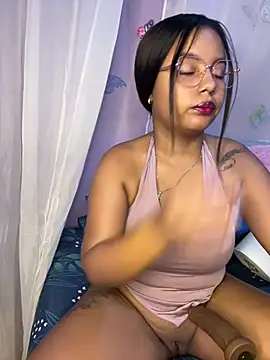 Snapshot of Aleja_DANS chatting on May 2026 03:07:01 PM Aleja DANS online show from May 2026 03:07:01 PM