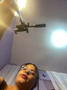 Snapshot of Aleja_DANS chatting on May 2026 11:19:01 PM Aleja DANS online show from May 2026 11:19:01 PM