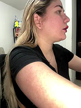 Snapshot of Celestedubois chatting on December 2025 11:19:01 PM Celestedubois online show from December 2025 11:19:01 PM