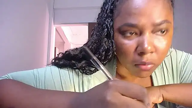 yselahot online show from January 2026 07:18:02 PM