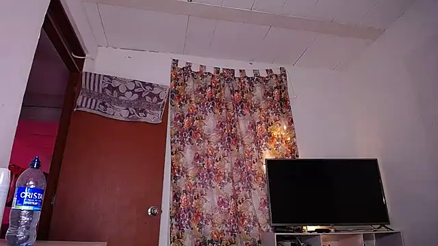 yselahot online show from March 2025 06:59:02 PM