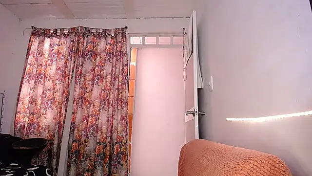 yselahot online show from October 2025 04:18:02 PM