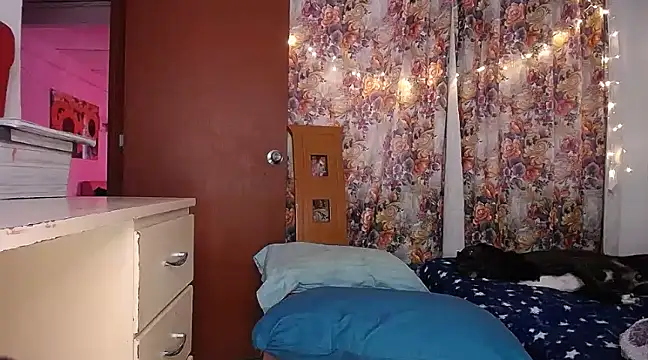yselahot online show from February 2025 04:48:02 PM