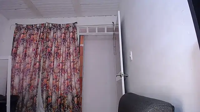 yselahot online show from September 2025 03:50:01 PM
