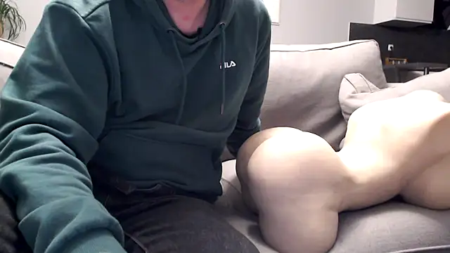 freddy0222222 online show from April 2026 08:01:01 PM