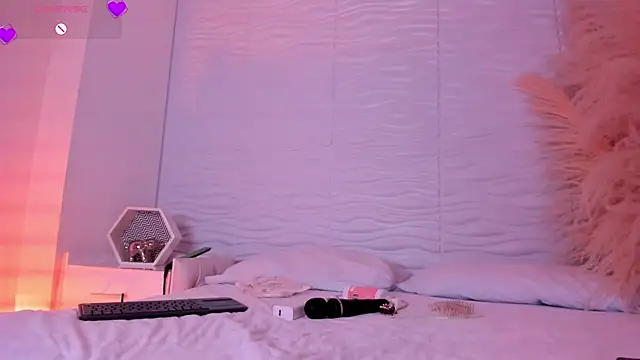 CamileHolmes online show from April 2026 07:45:01 AM