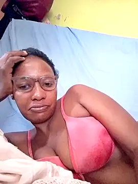 Snapshot of pretty_babez chatting on February 2025 05:47:01 AM pretty babez online show from February 2025 05:47:01 AM