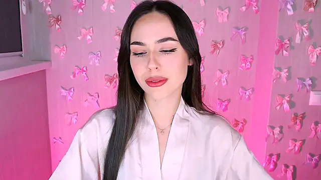 Snapshot of EmiliEliott chatting on November 2025 12:36:01 AM EmiliEliott online show from November 2025 12:36:01 AM