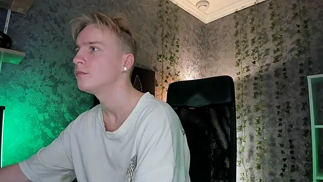 Snapshot of AlexxSweet chatting on November 2025 07:23:02 AM AlexxSweet online show from November 2025 07:23:02 AM