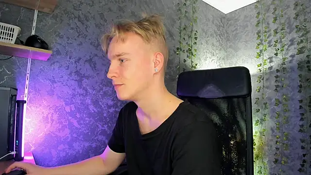 AlexxSweet online show from December 2025 06:04:01 AM