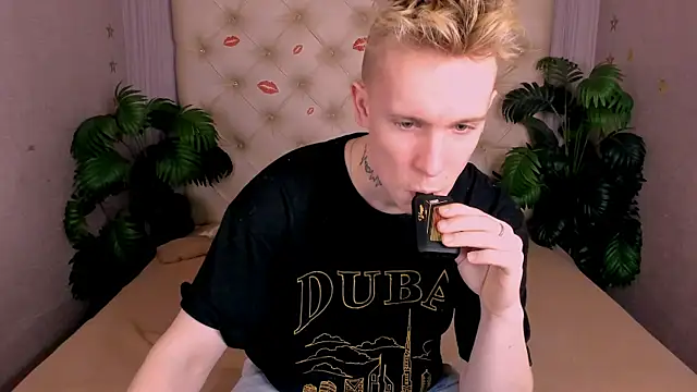 Snapshot of AlexxSweet chatting on February 2025 05:03:02 AM AlexxSweet online show from February 2025 05:03:02 AM