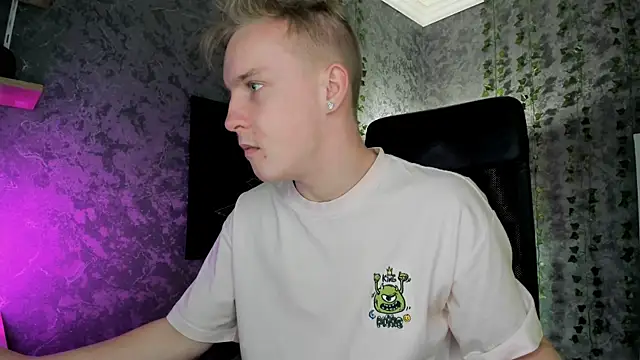 Snapshot of AlexxSweet chatting on November 2025 07:02:02 AM AlexxSweet online show from November 2025 07:02:02 AM