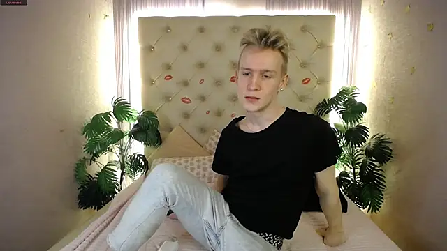 Snapshot of AlexxSweet chatting on March 2025 05:10:02 AM AlexxSweet online show from March 2025 05:10:02 AM