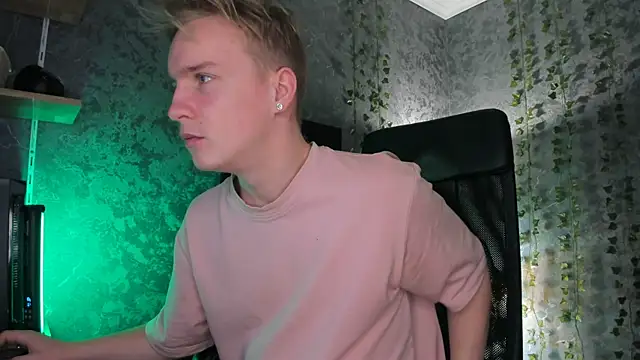 Snapshot of AlexxSweet chatting on November 2025 06:45:02 AM AlexxSweet online show from November 2025 06:45:02 AM