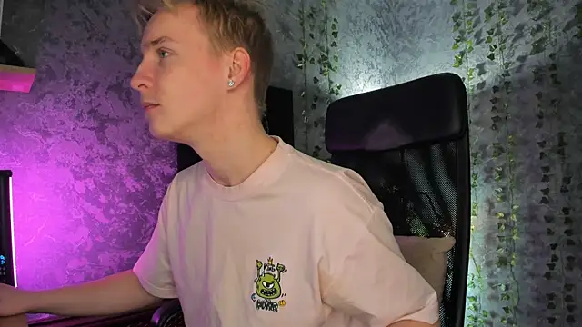 Snapshot of AlexxSweet chatting on November 2025 06:58:01 AM AlexxSweet online show from November 2025 06:58:01 AM