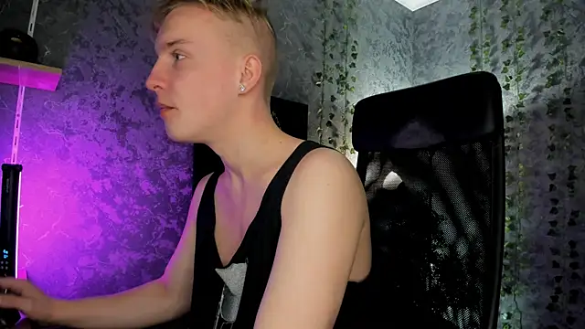 Snapshot of AlexxSweet chatting on October 2025 06:56:02 AM AlexxSweet online show from October 2025 06:56:02 AM