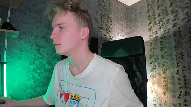 Snapshot of AlexxSweet chatting on November 2025 08:37:01 AM AlexxSweet online show from November 2025 08:37:01 AM