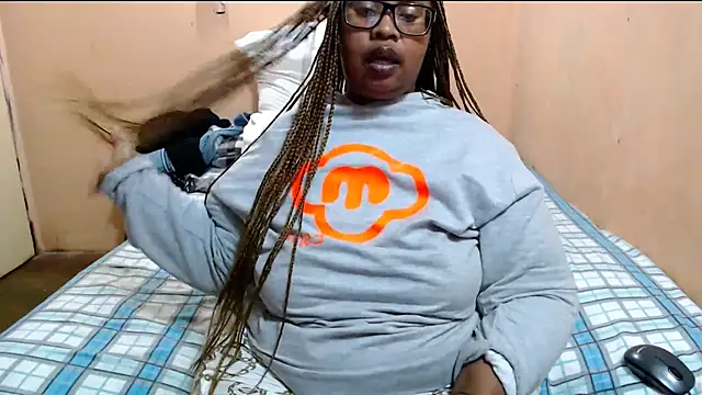 Snapshot of ZOQULUx chatting on June 2026 07:52:02 PM ZOQULUx online show from June 2026 07:52:02 PM